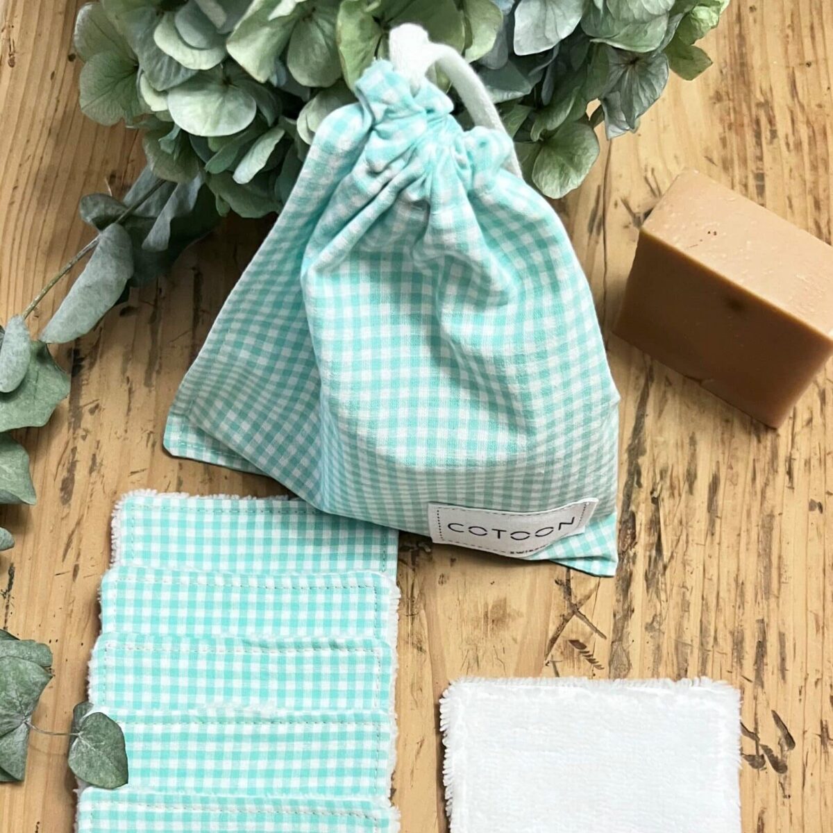 Lingettes démaquillantes jade bleu clair, faites main
